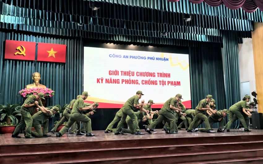 phuong-phu-nhuan-05.jpg