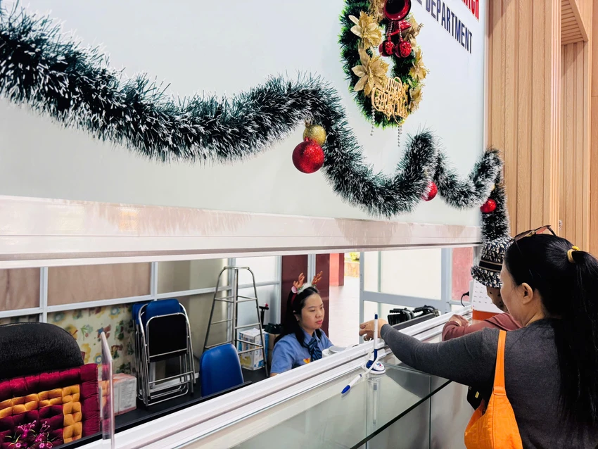 ong-gia-noel-tren-tau-10.jpg