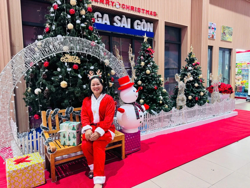 ong-gia-noel-tren-tau-3.jpg
