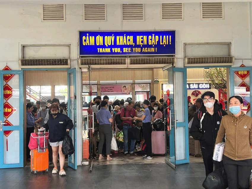 Ga Sài Gòn Bước Vào Cao Điểm Vận Chuyển Khách Tết Bính Ngọ