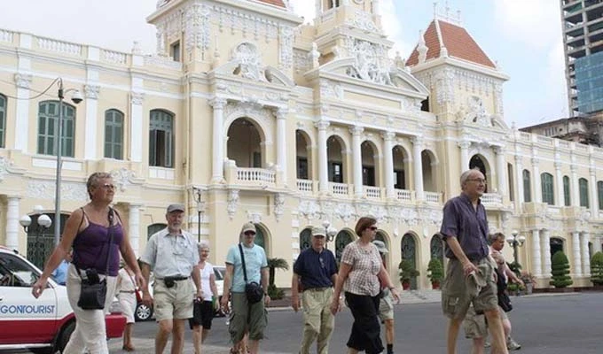Cướp giật, đu bám...gây bất an cho du khách ảnh 1 Cướp giật, đu bám...gây bất an cho du khách ảnh 1