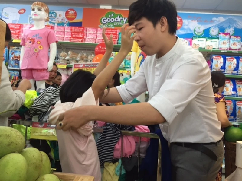 Lần đầu tiên cửa hàng tiện lợi vào bệnh viện nhi ảnh 4 Lần đầu tiên cửa hàng tiện lợi vào bệnh viện nhi ảnh 4