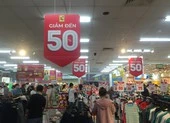 Chợ, trung tâm thương mại đông khách sắm quần áo tết ảnh 11 Trung tâm thương mại, siêu thị TP.HCM khuyến mại đến 90%