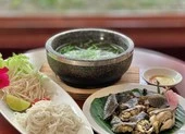 Hủ tiếu gà đen, cơm trái dừa, bún cá... vào khách sạn 5 sao
