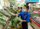 Bánh mì 'cháy hàng', siêu thị làm không kịp