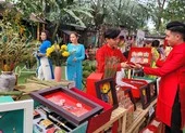 Nắp hộp quà tết đẹp như tranh trang trí hút khách dịp Tết