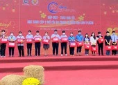 Trao quà và lì xì cho gần 300 học sinh mồ côi vì COVID-19 ở TP.HCM