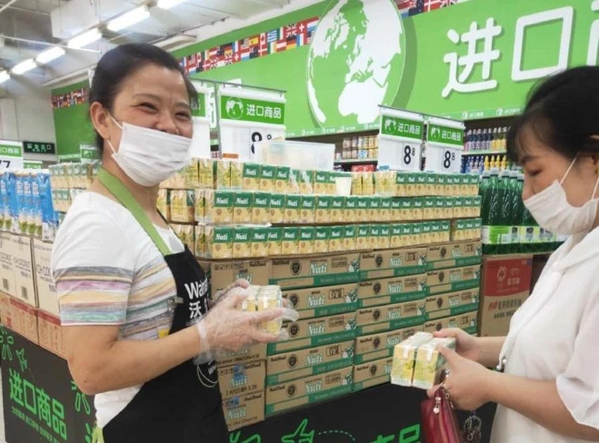 Năm 2020, lần đầu tiên sữa đậu nành Nutifood của Việt Nam có mặt trên kệ hàng 450 siêu thị Walmart tại Trung Quốc