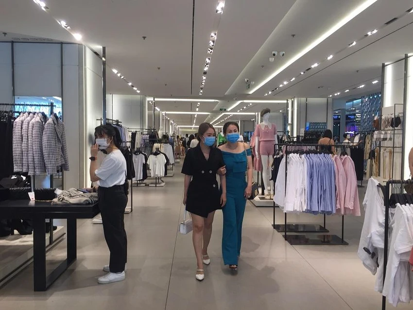 Trung Tâm thương mại với diện tích lớn tích hợp nhiều dịch vụ luôn thu hút khách đến mua sắm, giải trí