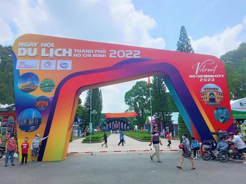 Doanh thu du lịch tháng 5 tăng nhờ Ngày hội Du lịch TP.HCM thu hút hàng ngàn lượt khách tham quan mua tour. ẢNH: TÚ UYÊN Doanh thu du lịch tháng 5 tăng nhờ Ngày hội Du lịch TP.HCM thu hút hàng ngàn lượt khách tham quan mua tour. ẢNH: TÚ UYÊN