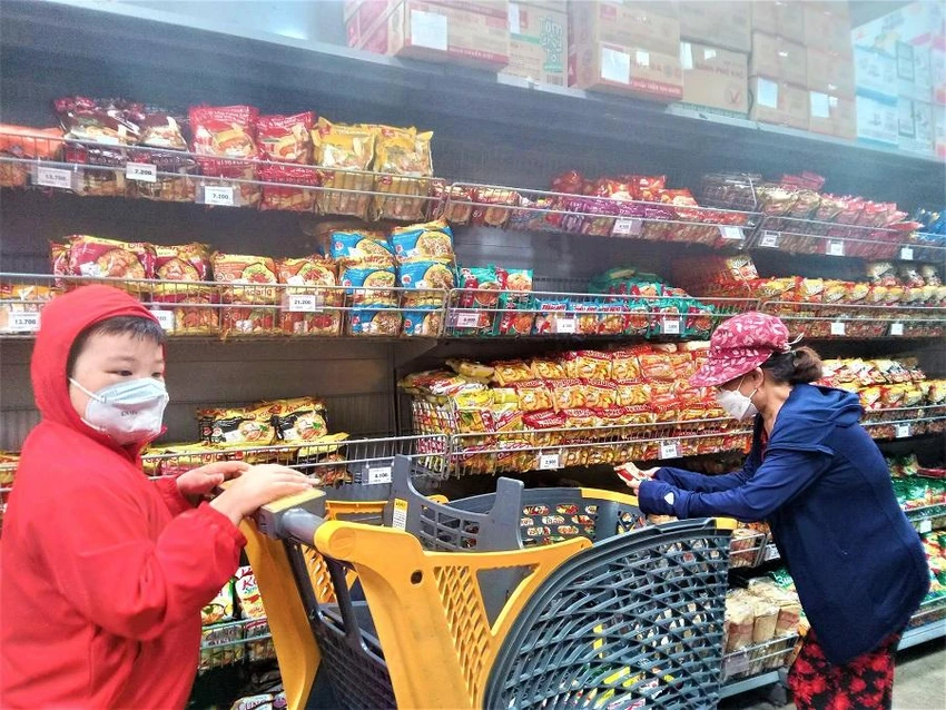 Chi phí sản xuất của doanh nghiệp sản xuất lương thực thực phẩm tăng 20%-30%. ẢNH: TÚ UYÊN Chi phí sản xuất của doanh nghiệp sản xuất lương thực thực phẩm tăng 20%-30%. ẢNH: TÚ UYÊN