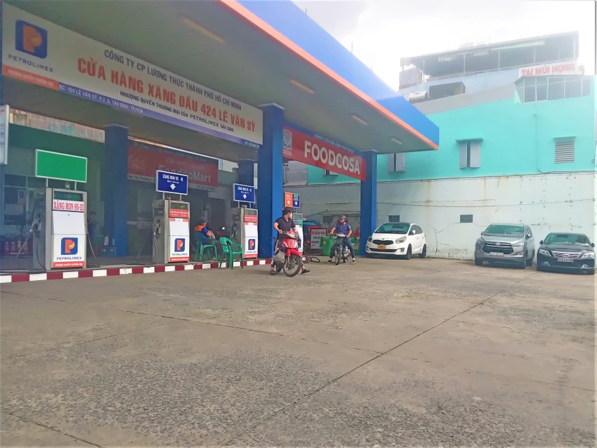 Cửa hàng xăng chỉ đứt hàng cục bộ vài tiếng, sau đó vẫn bán lại bình thường