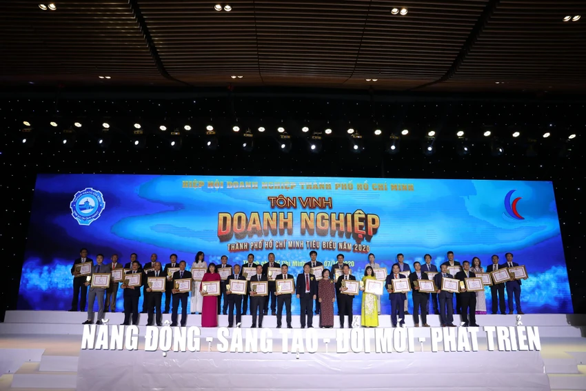 Lễ tôn vinh 100 doanh nghiệp, 100 doanh nhân tiêu biểu TP.HCM năm 2020 Lễ tôn vinh 100 doanh nghiệp, 100 doanh nhân tiêu biểu TP.HCM năm 2020