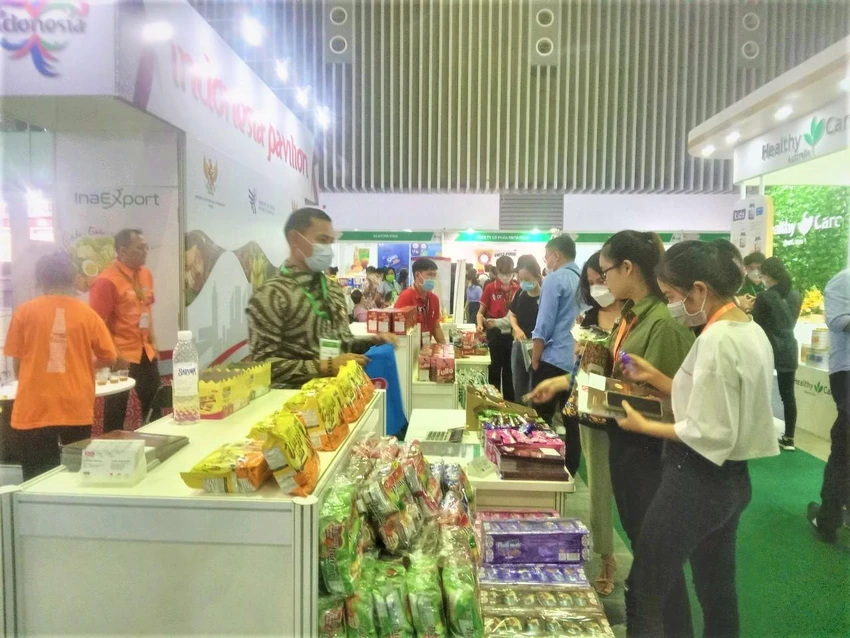 Các loại bánh kẹo Indonesia được khách tham quan quan tâm Các loại bánh kẹo Indonesia được khách tham quan quan tâm