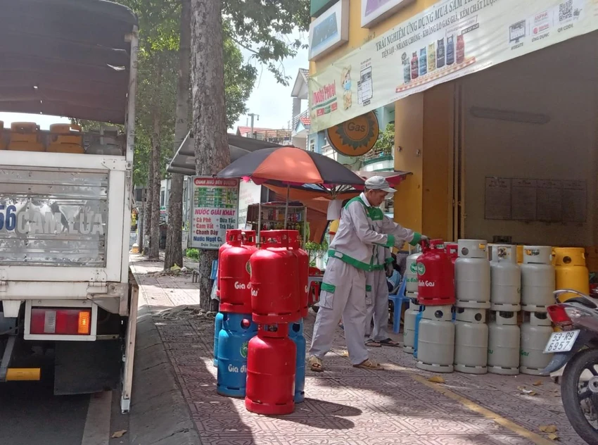 Các công ty gas đồng loạt giảm 7.000 đồng/bình 12kg Các công ty gas đồng loạt giảm 7.000 đồng/bình 12kg