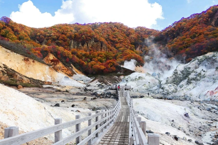 Thung lũng địa ngục-điểm du lịch tại Hokkaido thu hút khách. Ảnh: Vietravel Thung lũng địa ngục-điểm du lịch tại Hokkaido thu hút khách. Ảnh: Vietravel