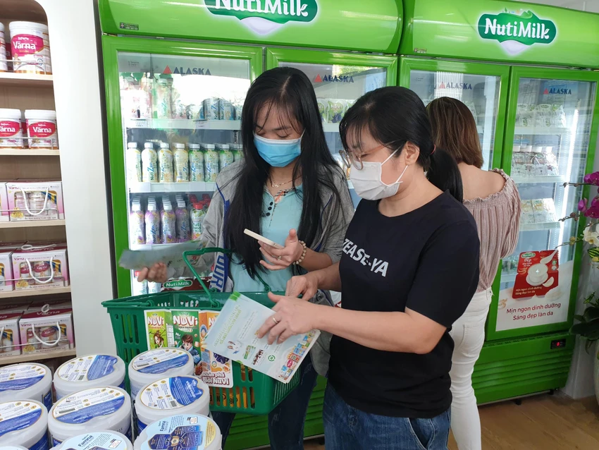 Người tiêu dùng chọn mua sữa Người tiêu dùng chọn mua sữa