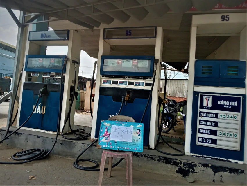 Cửa hàng xăng dầu trên quốc lộ 1A, phường Bình Hưng Hòa B, quận Bình Tân hết xăng trưa ngày 26-10
