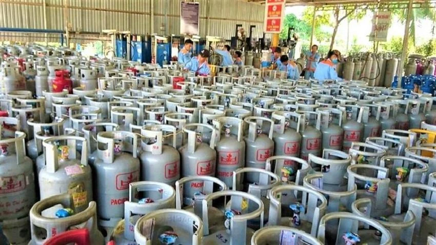 Giá gas tháng 11 đồng loạt tăng 20.000- 21.000 đồng/bình 12kg Giá gas tháng 11 đồng loạt tăng 20.000- 21.000 đồng/bình 12kg