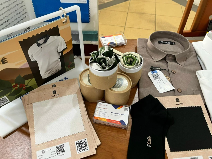 Áo, vớ được làm từ bã cà phê.