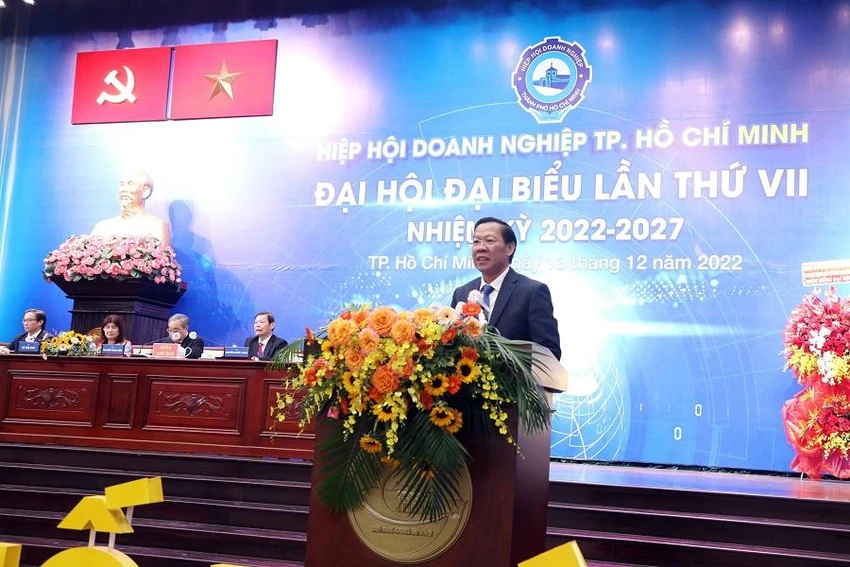 Ông Phan Văn Mãi, Chủ tịch UBND TP.HCM phát biểu tại đại hội Hiệp hội doanh nghiệp TP.HCM. Ông Phan Văn Mãi, Chủ tịch UBND TP.HCM phát biểu tại đại hội Hiệp hội doanh nghiệp TP.HCM.