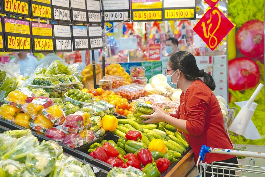Tổng mức bán lẻ hàng hóa và doanh thu dịch vụ năm 2022 tăng 30,5% so với năm 2021. Ảnh: TÚ UYÊN