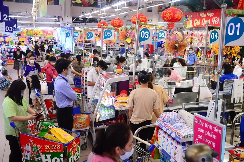 Sức mua ở siêu thị tăng 30%-40% so với ngày thường. Sức mua ở siêu thị tăng 30%-40% so với ngày thường.