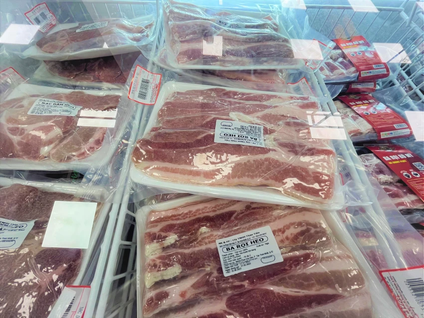 Thịt heo ba rọi rút sườn nhập khẩu từ Nga được bán ở siêu thị giá 139.000 đồng/kg. Thịt heo ba rọi rút sườn nhập khẩu từ Nga được bán ở siêu thị giá 139.000 đồng/kg.