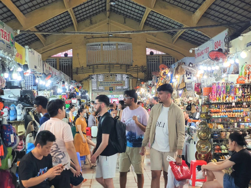 Lượng khách Ấn Độ chiếm nhiều nhất trong số khách quốc tế đến chợ Bến Thành trong dịp lễ này Lượng khách Ấn Độ chiếm nhiều nhất trong số khách quốc tế đến chợ Bến Thành trong dịp lễ này
