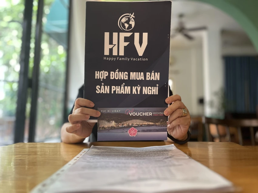 Khách hàng lo mất cả trăm triệu đồng khi mua kì nghỉ du lịch vì không liên lạc được giám đốc công ty. ẢNH: TÚ UYÊN Khách hàng lo mất cả trăm triệu đồng khi mua kì nghỉ du lịch vì không liên lạc được giám đốc công ty. ẢNH: TÚ UYÊN