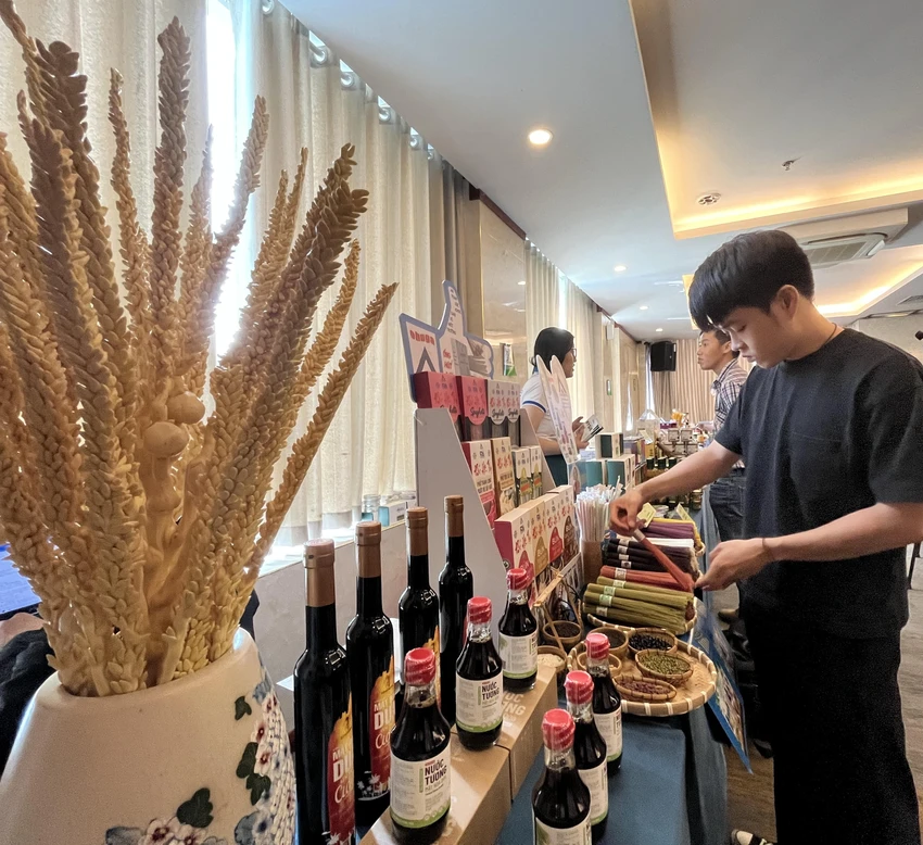 Nhiều bạn trẻ khởi nghiệp thành công với tài nguyên bản địa. ẢNH: TÚ UYÊN Nhiều bạn trẻ khởi nghiệp thành công với tài nguyên bản địa. ẢNH: TÚ UYÊN