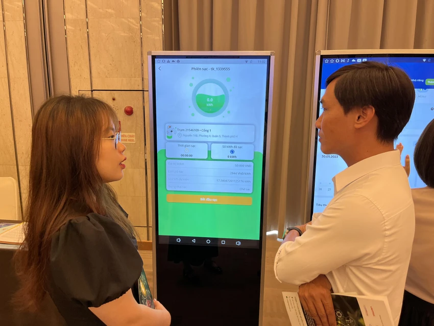 Trạm sạc điện thông minh được giới thiệu tại lễ phát động. Trạm sạc điện thông minh được giới thiệu tại lễ phát động.