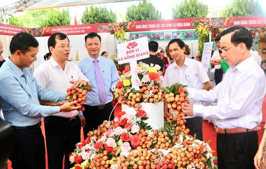 Tỉnh Bắc Giang tổ chức kết nối sớm với các doanh nghiệp để kí kết các hợp đồng tiêu thụ. ẢNH: V.THỌ Tỉnh Bắc Giang tổ chức kết nối sớm với các doanh nghiệp để kí kết các hợp đồng tiêu thụ. ẢNH: V.THỌ