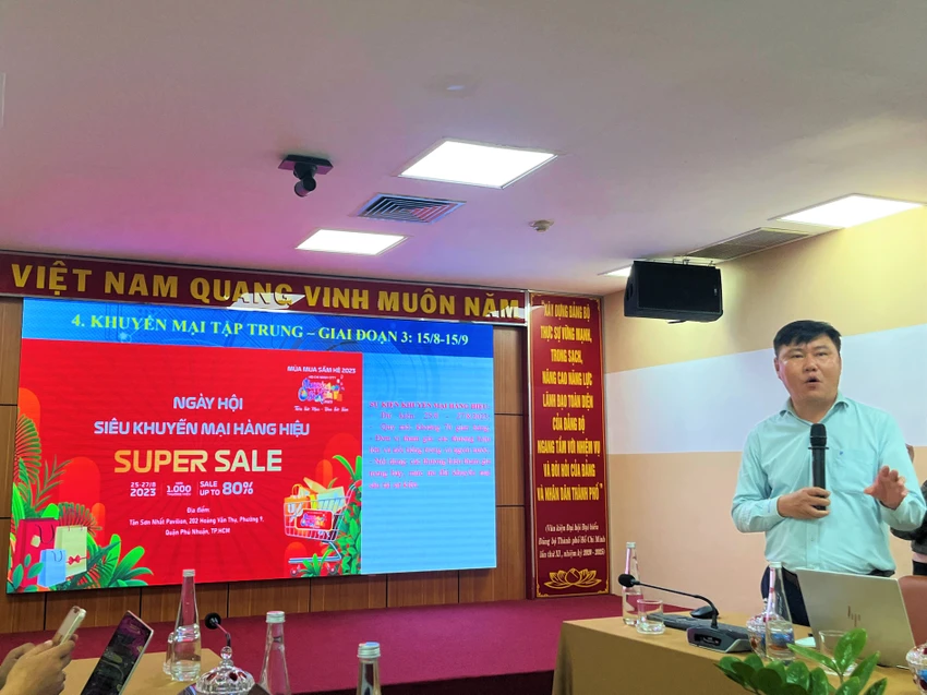 Sở Công Thương TP.HCM sẽ xây dựng ngày hội siêu khuyến mãi hàng hiệu thành sự kiện thường niên. ẢNH: TÚ UYÊN Sở Công Thương TP.HCM sẽ xây dựng ngày hội siêu khuyến mãi hàng hiệu thành sự kiện thường niên. ẢNH: TÚ UYÊN