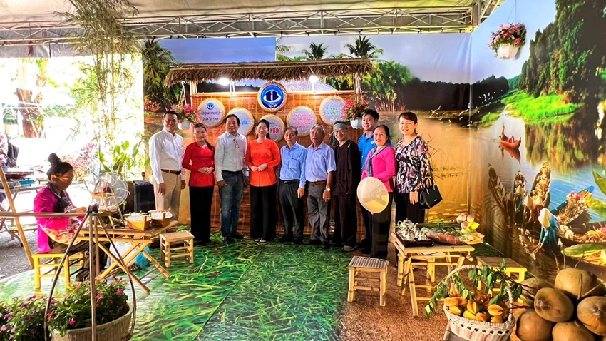 Các gian hàng tham gia hội thi với không gian trang trí đậm chất Nam Bộ Các gian hàng tham gia hội thi với không gian trang trí đậm chất Nam Bộ