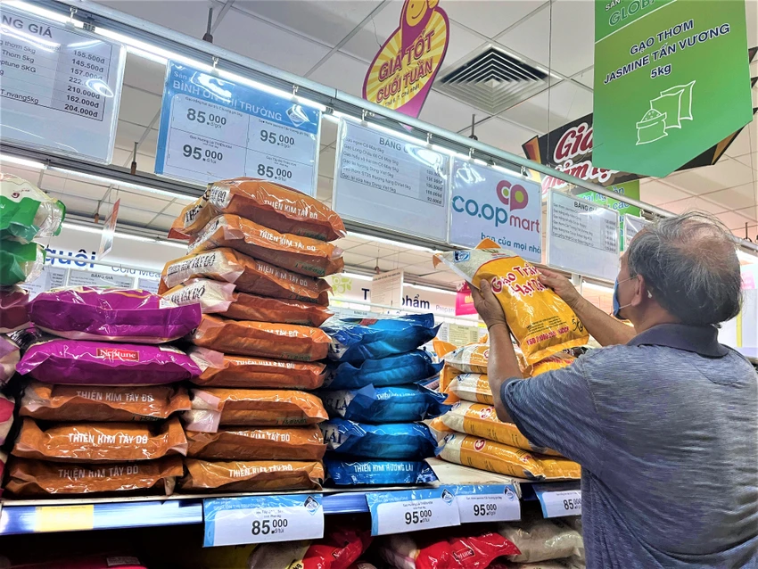 Giá gạo, xăng dầu đẩy CPI tháng 8 tăng 0,88% ảnh 1 Giá gạo, xăng dầu đẩy CPI tháng 8 tăng 0,88% ảnh 1
