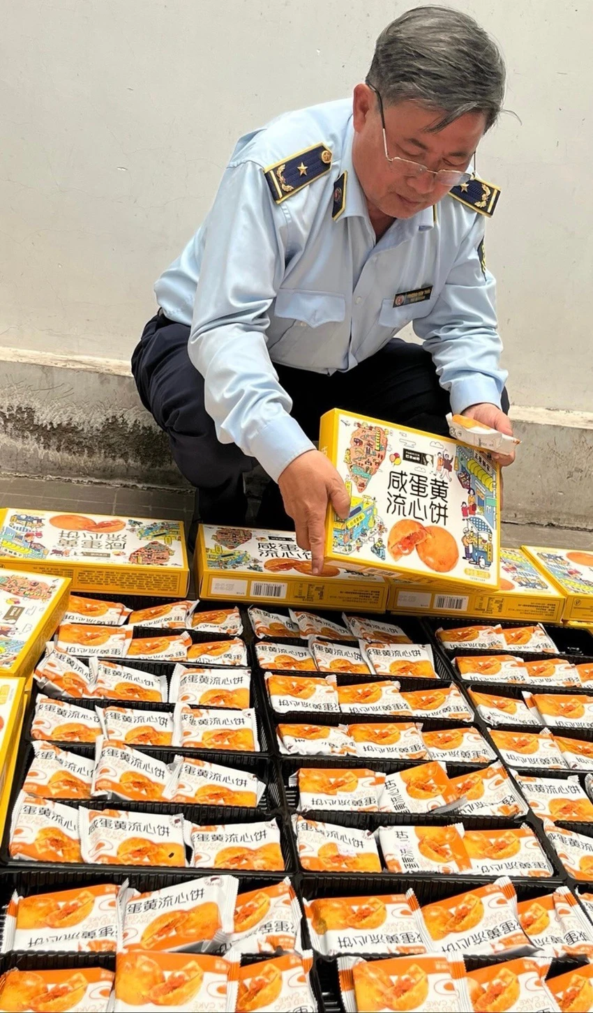 TP.HCM liên tiếp phát hiện bánh trung thu 'nhiều không' ảnh 1 TP.HCM liên tiếp phát hiện bánh trung thu 'nhiều không' ảnh 1