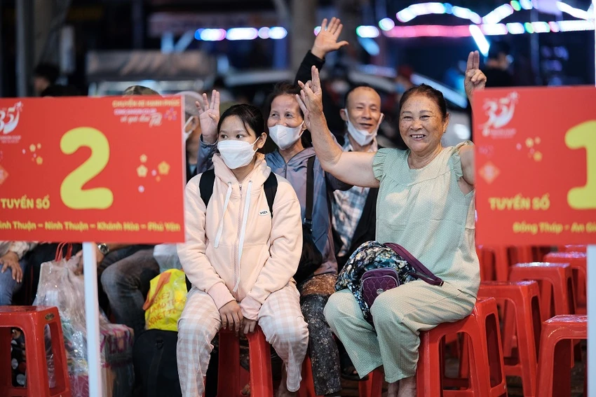 chuyen-xe-hanh-phuc.jpg