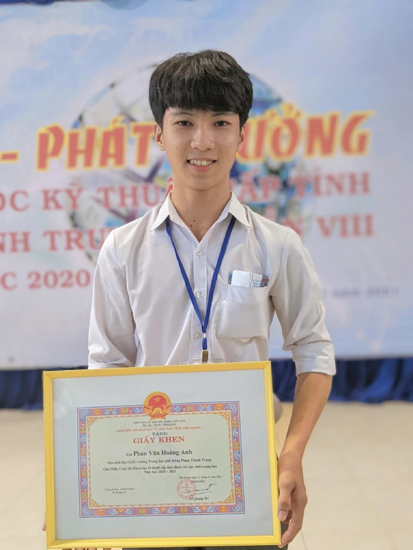 Sản phẩm của Hoàng Anh đã giành được giải nhất cuộc thi Sáng tạo khoa học kỹ thuật dành cho khối học sinh trung học tỉnh Tiền Giang năm 2021. Ảnh: NVCC Sản phẩm của Hoàng Anh đã giành được giải nhất cuộc thi Sáng tạo khoa học kỹ thuật dành cho khối học sinh trung học tỉnh Tiền Giang năm 2021. Ảnh: NVCC