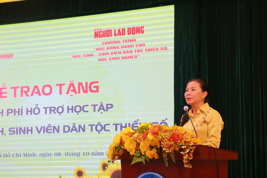 Bà Phan Kiều Thanh Hương - Phó Chủ tịch Ủy ban MTTQ, Việt Nam TP.HCM phát biểu tại lễ trao giải. Ảnh: VÕ THƠ
