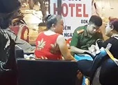 Thanh niên tự dùng hung khí đâm vào bụng ở quận 4