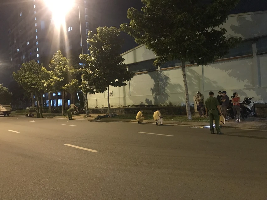 Xe máy trượt dài ở đường Phạm Văn Đồng, 1 thanh niên tử vong ảnh 1 Xe máy trượt dài ở đường Phạm Văn Đồng, 1 thanh niên tử vong ảnh 1