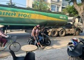 Clip côn đồ cầm gậy, ống tuýp tấn công người dân ở Nhà Bè 