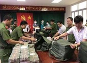 Công an khám xét Công ty nhiên liệu Phúc Lâm tại quận 7 ảnh 7 Vụ xăng giả khủng: Khám xét thêm 6 trạm xăng ở Long An, TP.HCM