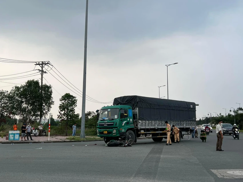 Công an TP THủ Đức khám nghiệm hiện trường, điều tra nguyên nhân vụ việc. Ảnh: CM Công an TP THủ Đức khám nghiệm hiện trường, điều tra nguyên nhân vụ việc. Ảnh: CM