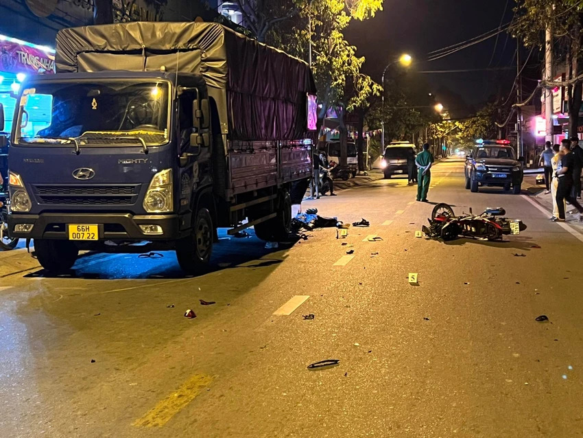 Vụ tai nạn xảy ra tại Linh Đông làm một người tử vong tại chỗ. Ảnh: TS Vụ tai nạn xảy ra tại Linh Đông làm một người tử vong tại chỗ. Ảnh: TS