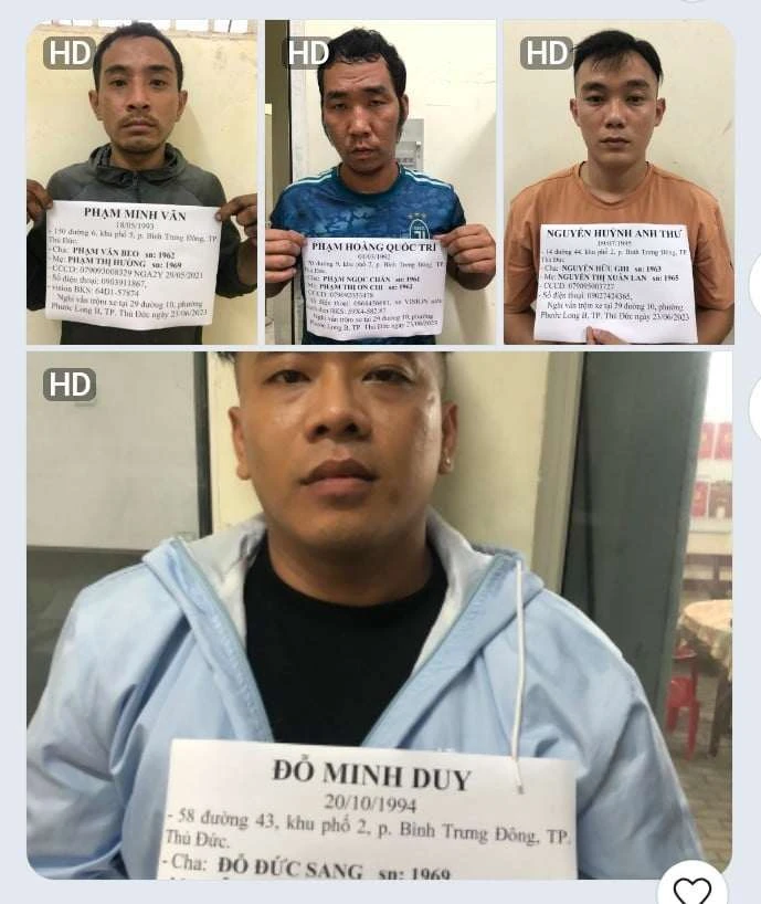 Nhóm bị công an bắt giữ. Ảnh: TS Nhóm bị công an bắt giữ. Ảnh: TS