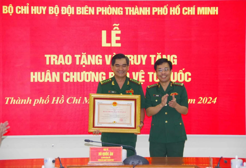HUAN-CHUONG-BAO-VE-TO-QUOC.jpg