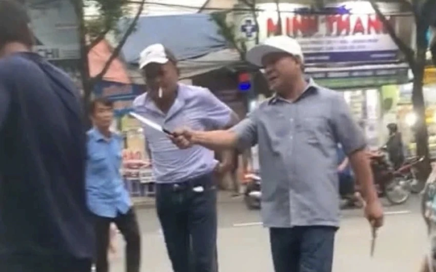 hanh-hung-tai-xe-taxi.png