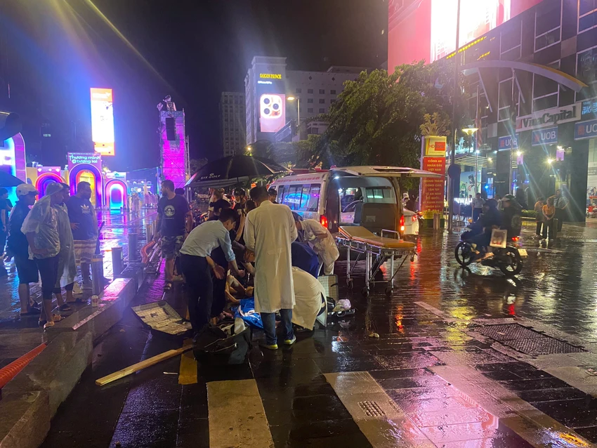 Tìm người đi xe máy tông 2 người nước ngoài tại phố đi bộ Nguyễn Huệ rồi bỏ đi